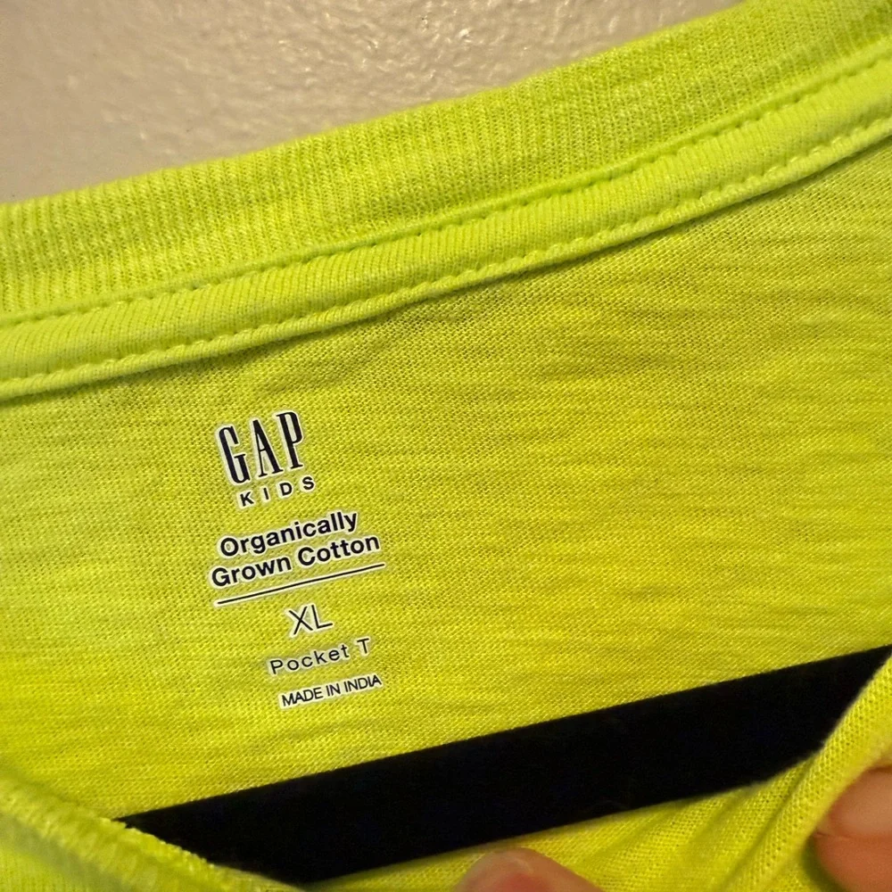 NWOT GAP Men's Neon Yellow Short‎ Sleeve Tee